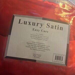 Luxury Satin calking, easy care, material machine, washable sheets. Red ❤️